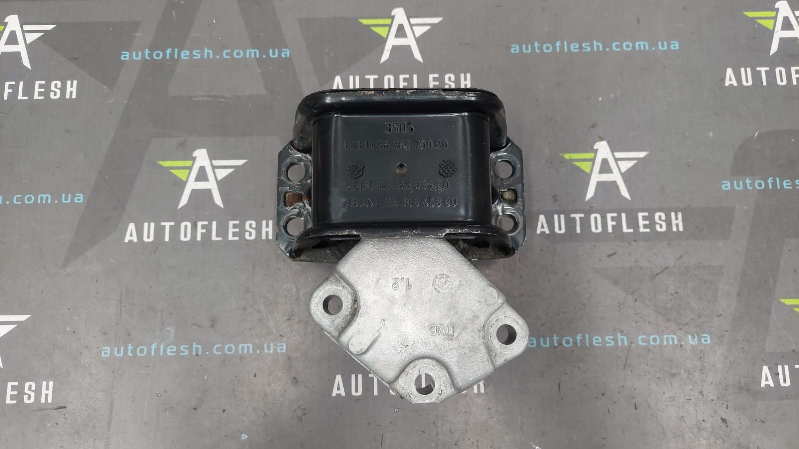 Подушка двигателя/ кронштейн двигателя 9645530480, 9636583980 1.6 HDI Citroen Peugeot бу